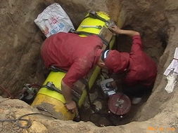 供應防水堵漏,帶壓堵漏,高壓堵漏,水池堵漏,涼水塔堵漏,水塔堵漏,隧道堵漏 鹽城藍翔高空建筑防腐維修